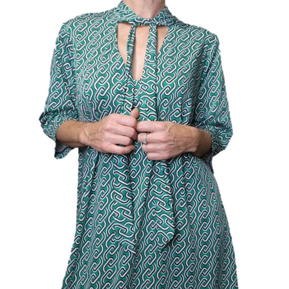 Dress knee length V-neck with tie short sleeves Size 2X NICOLE MILLER NWT - Picture 1 of 15